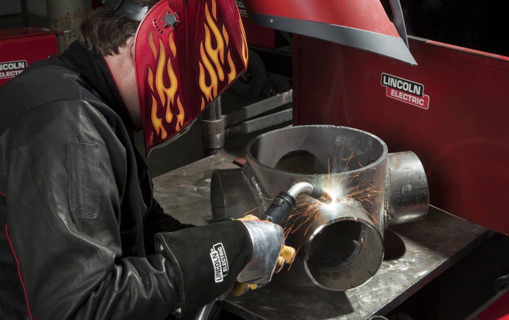 Lincoln K2982 Heat Resistant Welding Gloves In Use